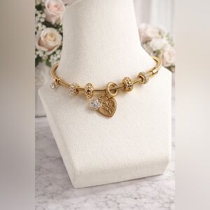 NIB NWT ANNE KLEIN AK GOLD TONE, CHARM BRACELET, HEART, AND RHINESTONES